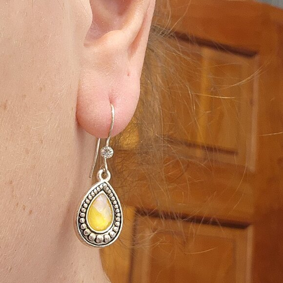 Avon Vintage Burnished Silver Tone Yellow Stone Drop Dangle Earrings - Picture 2 of 13